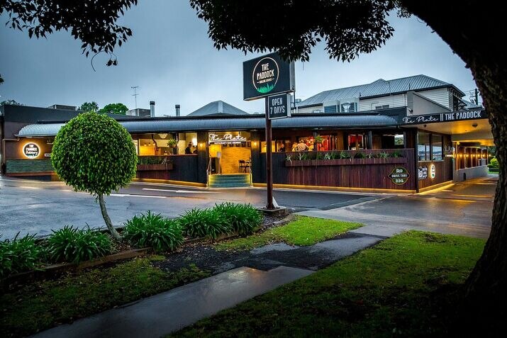 best restaurants in toowoomba the plate restaurant exterior at dusk